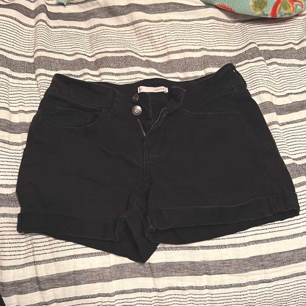 Black SO Favorite Midi-low rise shorts